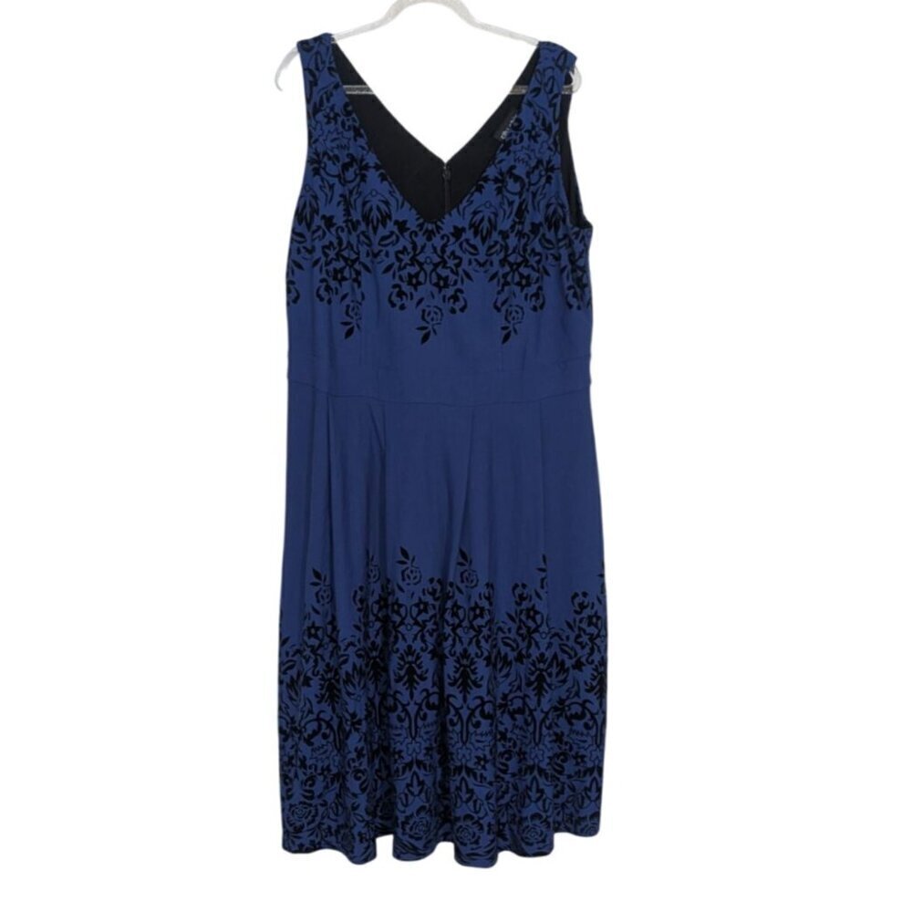City Chic Floral Dress Womens Size Medium/18 Blue V Neck Sleeveless Fit N Flare